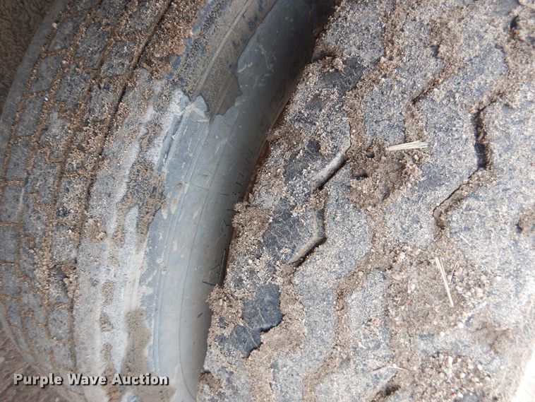 image for item DL0279 1993 International 8200  flatbed truck