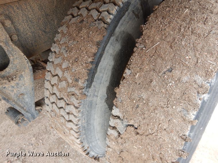 image for item DL0279 1993 International 8200  flatbed truck