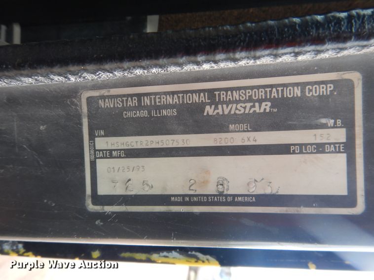 image for item DL0279 1993 International 8200  flatbed truck