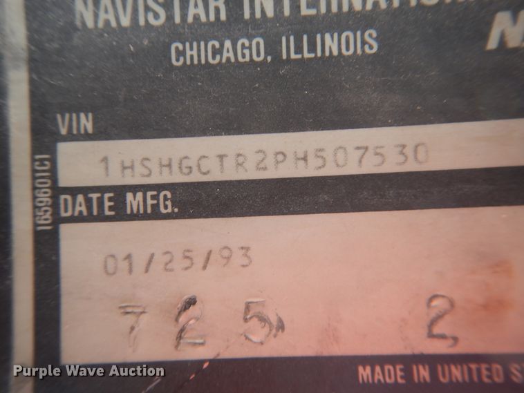 image for item DL0279 1993 International 8200  flatbed truck