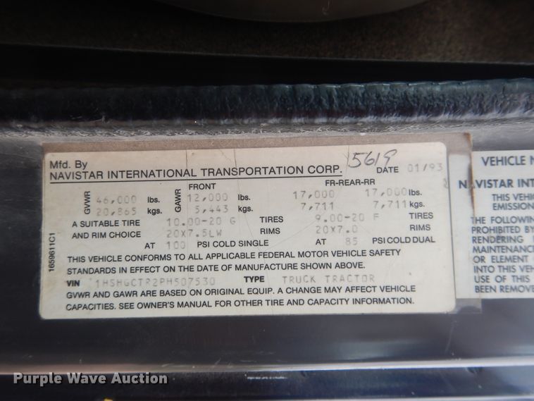 image for item DL0279 1993 International 8200  flatbed truck