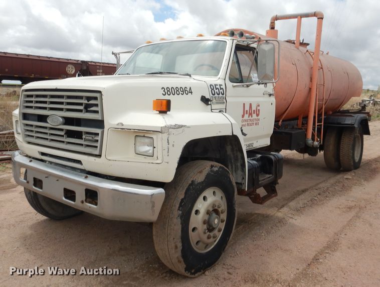 image for item DL0283 1989 Ford F800  water truck