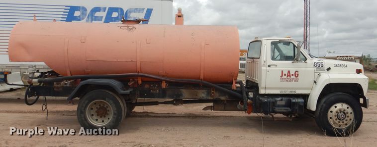 image for item DL0283 1989 Ford F800  water truck