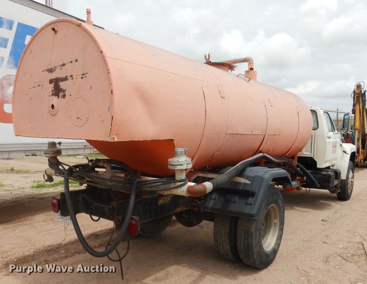 image for item DL0283 1989 Ford F800  water truck