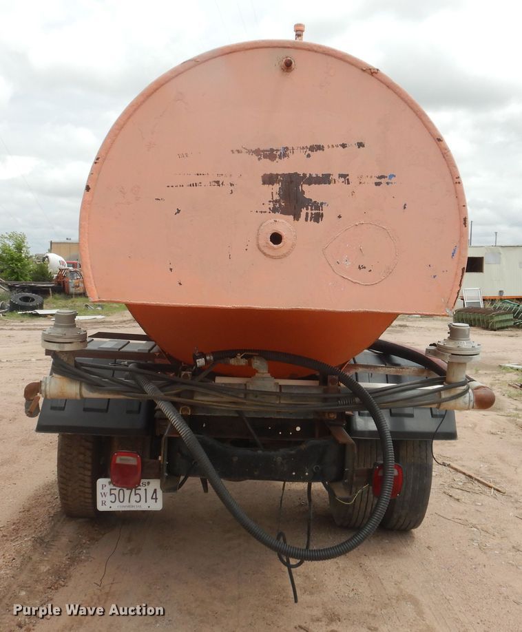 image for item DL0283 1989 Ford F800  water truck