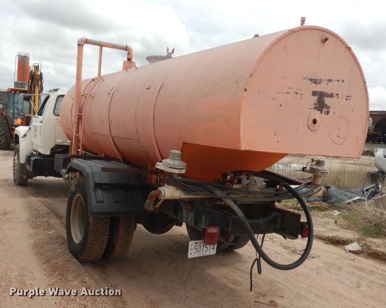 image for item DL0283 1989 Ford F800  water truck