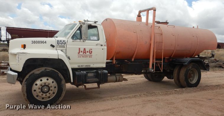 image for item DL0283 1989 Ford F800  water truck