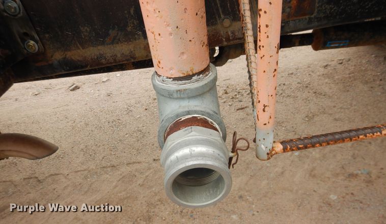 image for item DL0283 1989 Ford F800  water truck