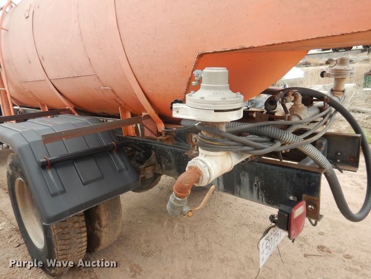 image for item DL0283 1989 Ford F800  water truck