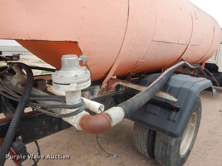 image for item DL0283 1989 Ford F800  water truck