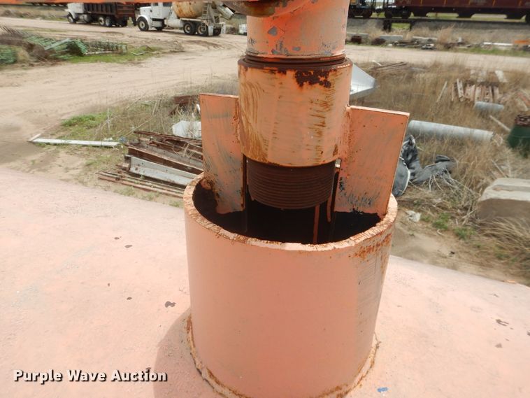 image for item DL0283 1989 Ford F800  water truck