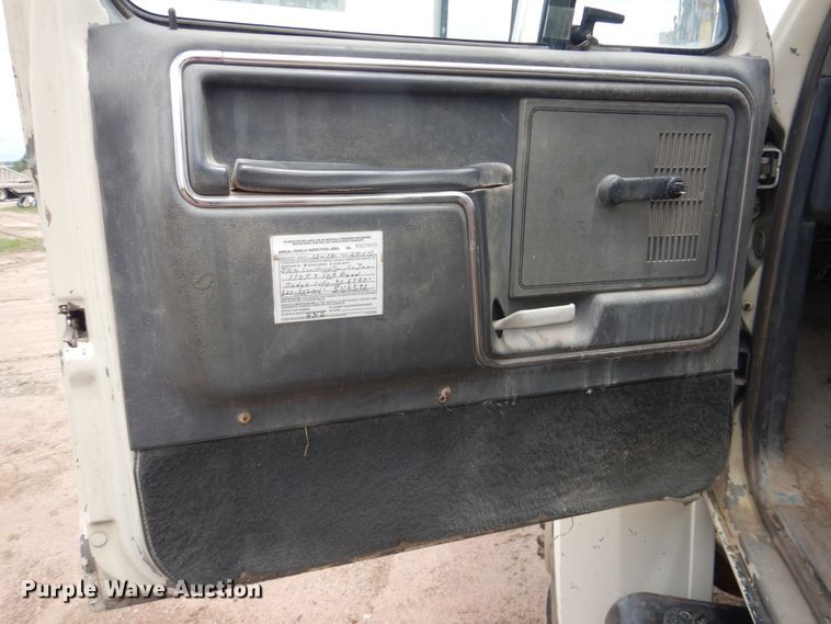 image for item DL0283 1989 Ford F800  water truck