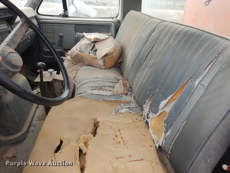 image for item DL0283 1989 Ford F800  water truck