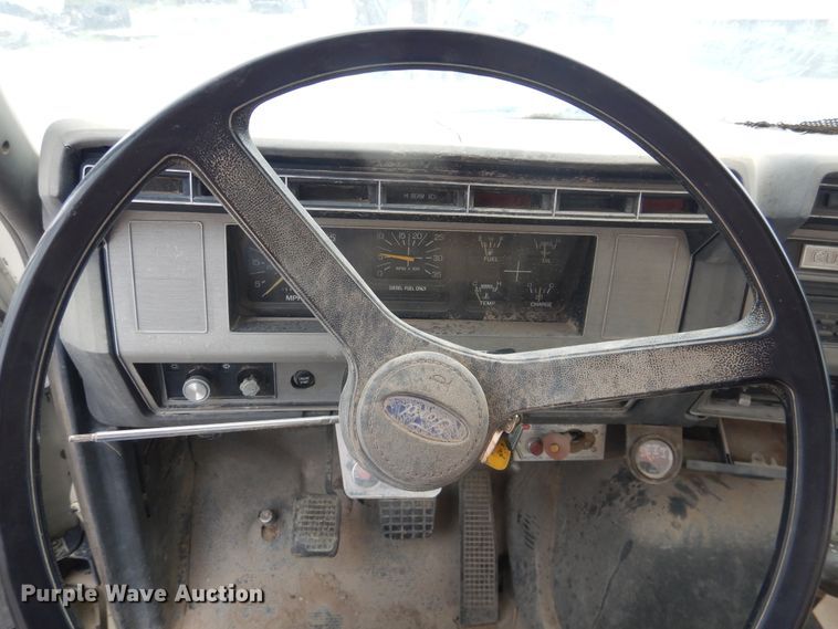 image for item DL0283 1989 Ford F800  water truck