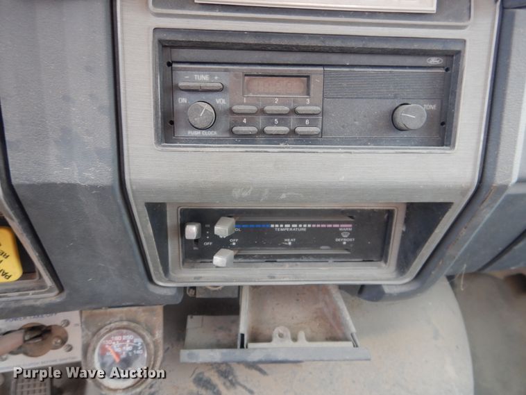 image for item DL0283 1989 Ford F800  water truck