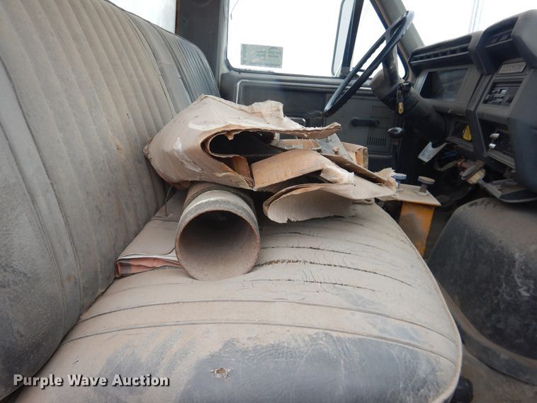 image for item DL0283 1989 Ford F800  water truck