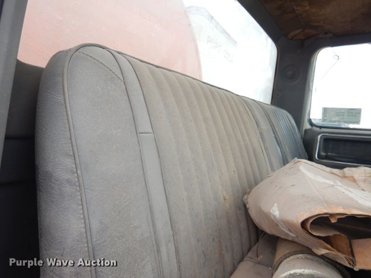 image for item DL0283 1989 Ford F800  water truck