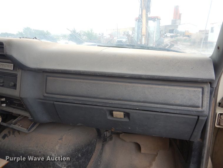 image for item DL0283 1989 Ford F800  water truck