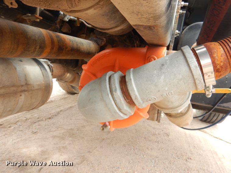 image for item DL0283 1989 Ford F800  water truck