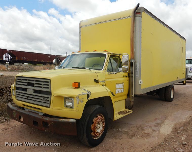 image for item DL0284 1989 Ford F700  box truck
