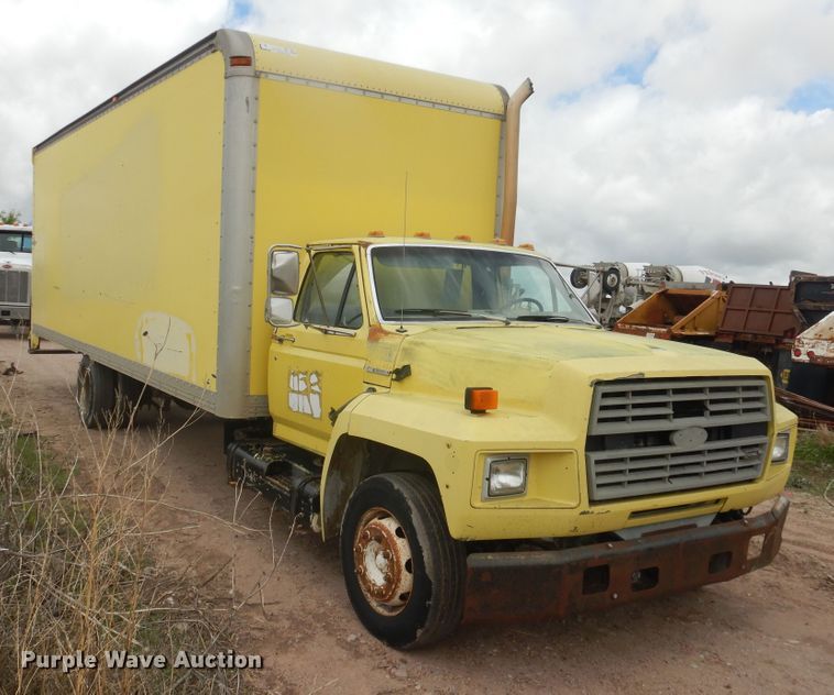image for item DL0284 1989 Ford F700  box truck