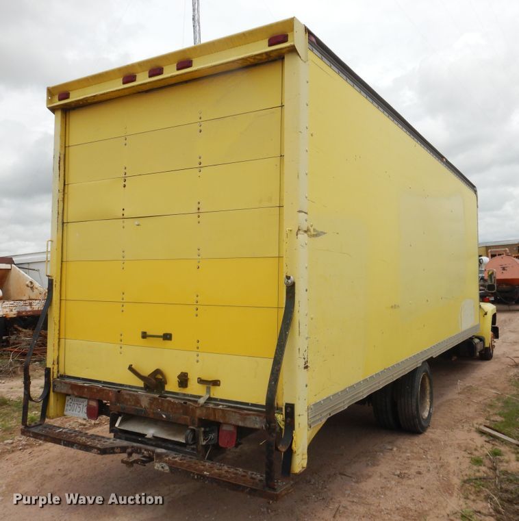 image for item DL0284 1989 Ford F700  box truck
