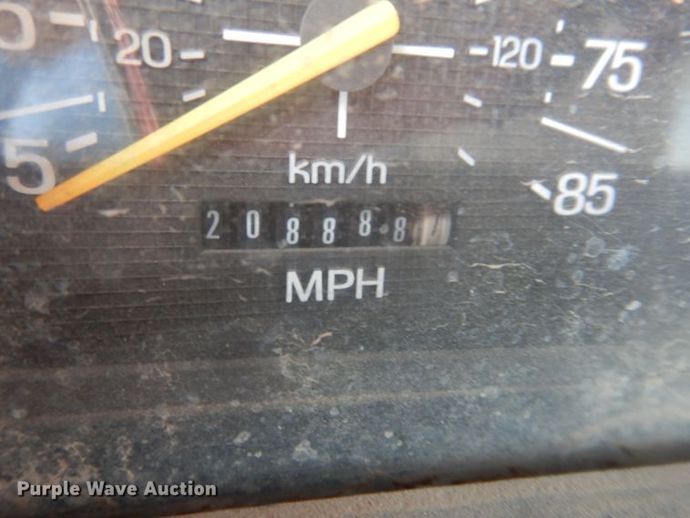 image for item DL0284 1989 Ford F700  box truck