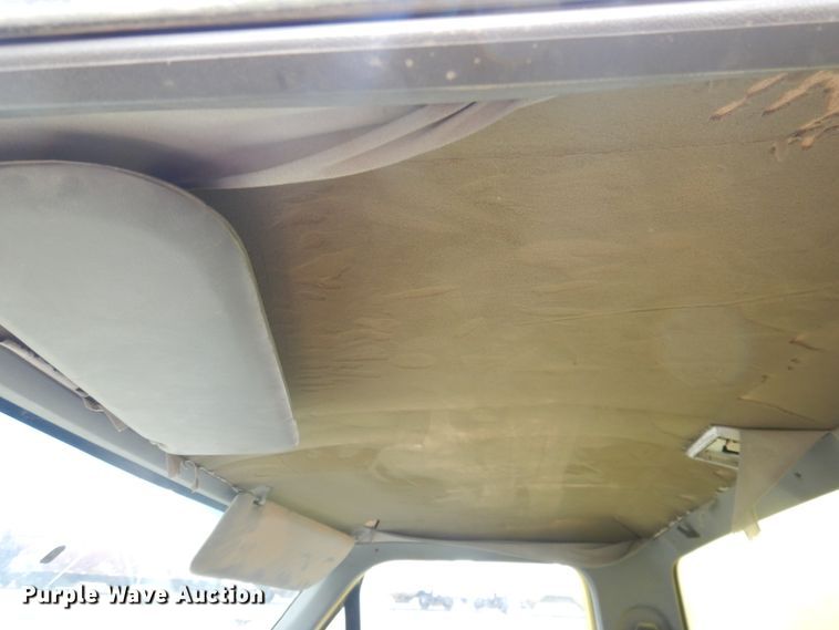 image for item DL0284 1989 Ford F700  box truck
