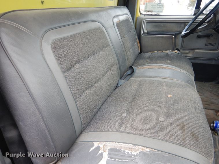 image for item DL0284 1989 Ford F700  box truck