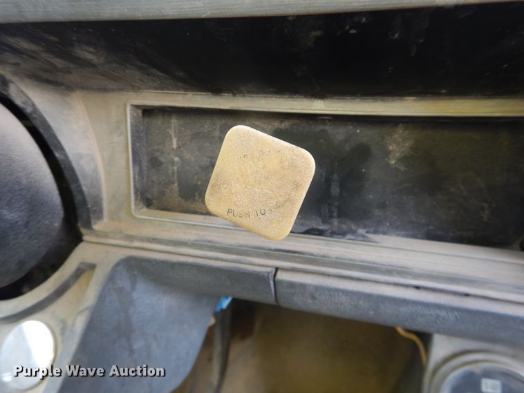 image for item DL0284 1989 Ford F700  box truck