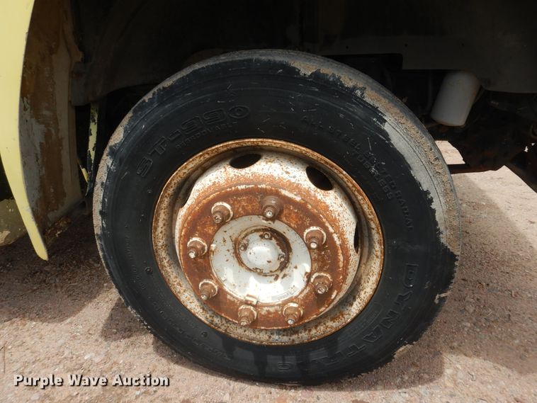 image for item DL0284 1989 Ford F700  box truck