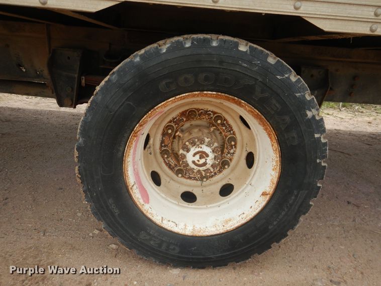 image for item DL0284 1989 Ford F700  box truck