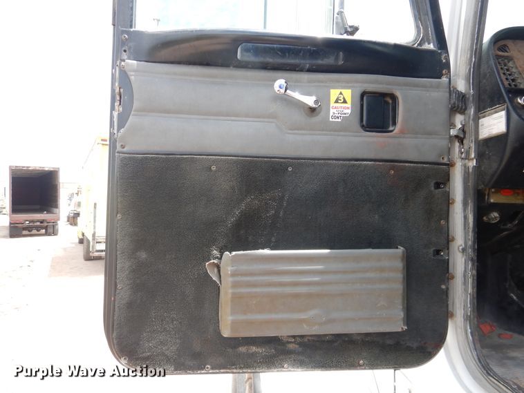 image for item DL0286 2003 Peterbilt 357  ready mix truck