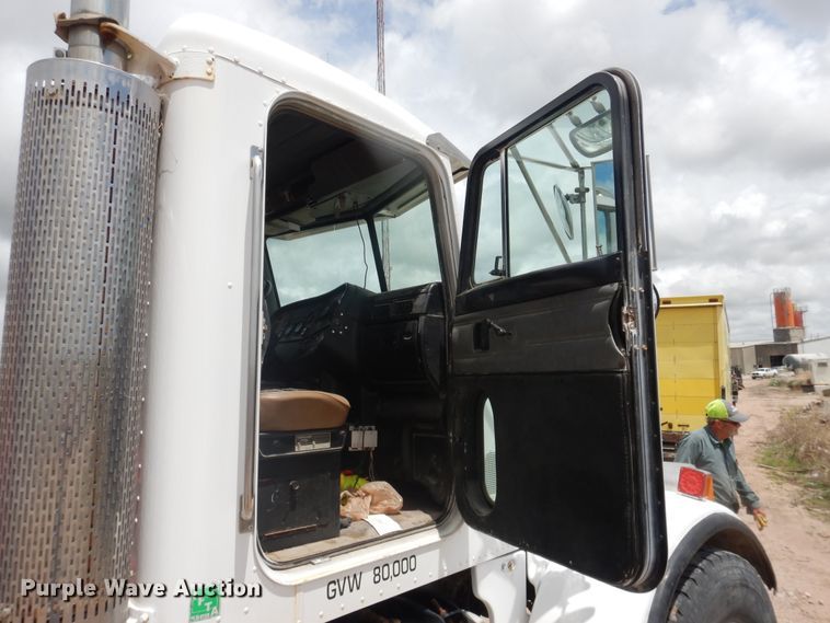 image for item DL0286 2003 Peterbilt 357  ready mix truck