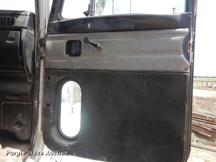 image for item DL0286 2003 Peterbilt 357  ready mix truck