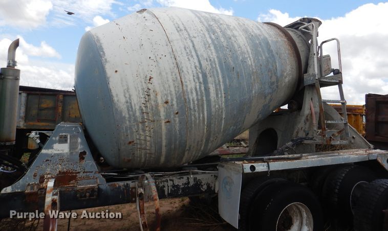 image for item DL0291 1993 Ford L8000  ready mix truck