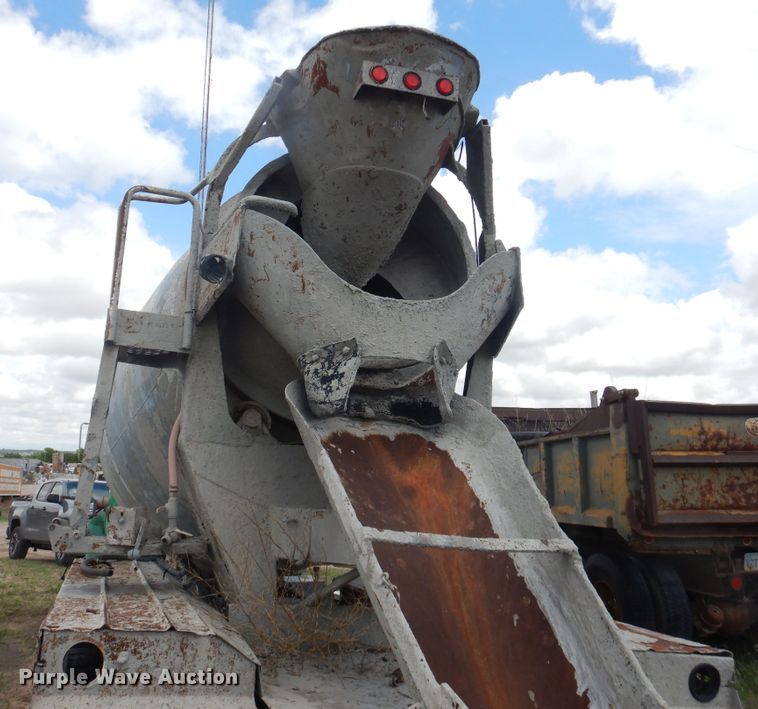 image for item DL0291 1993 Ford L8000  ready mix truck