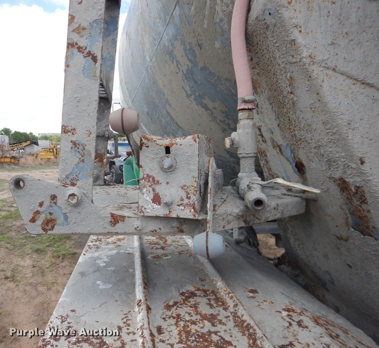 image for item DL0291 1993 Ford L8000  ready mix truck