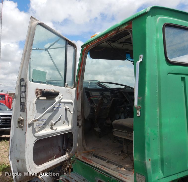 image for item DL0291 1993 Ford L8000  ready mix truck