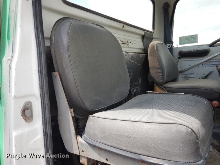 image for item DL0291 1993 Ford L8000  ready mix truck