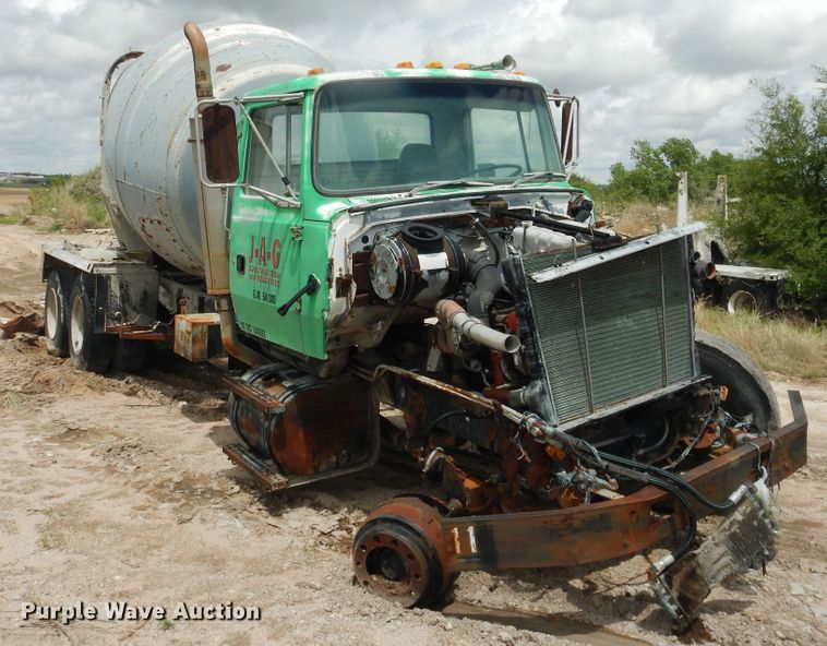 image for item DL0293 1993 Ford LT8000  ready mix truck