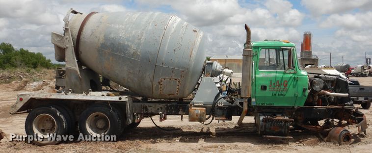 image for item DL0293 1993 Ford LT8000  ready mix truck