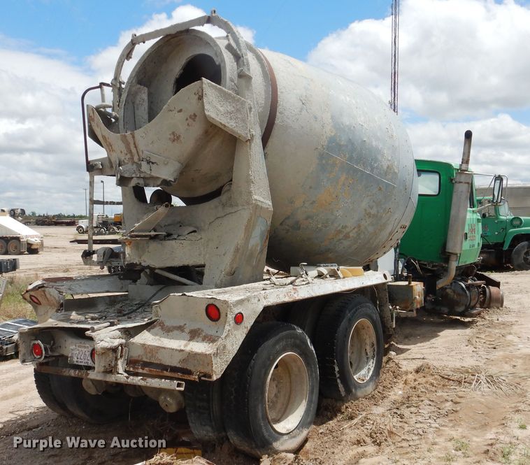 image for item DL0293 1993 Ford LT8000  ready mix truck