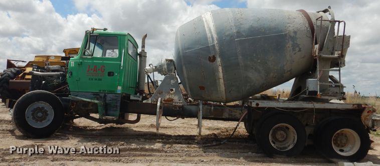 image for item DL0293 1993 Ford LT8000  ready mix truck