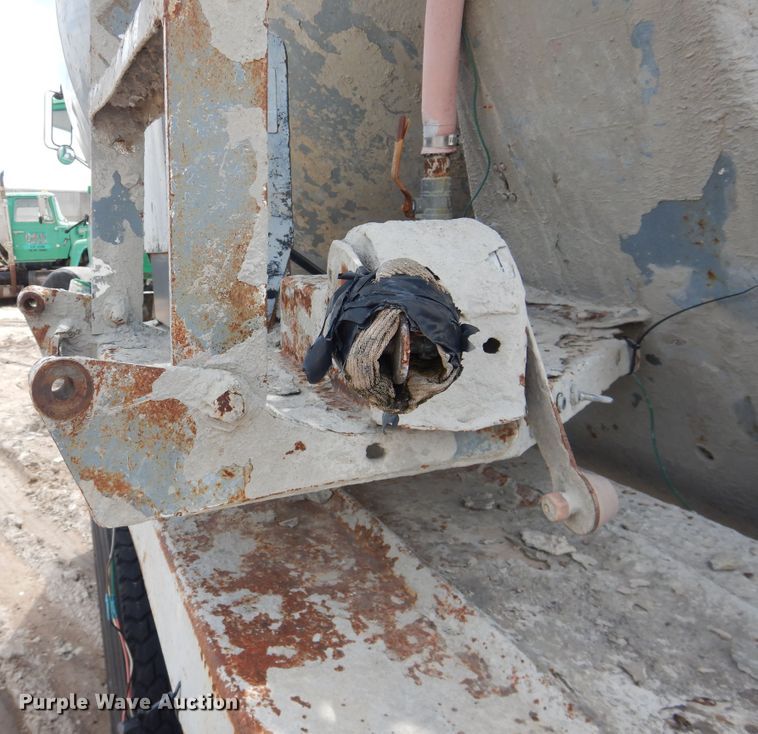 image for item DL0293 1993 Ford LT8000  ready mix truck