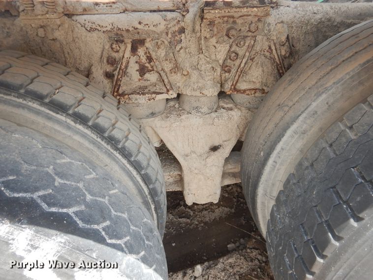 image for item DL0293 1993 Ford LT8000  ready mix truck