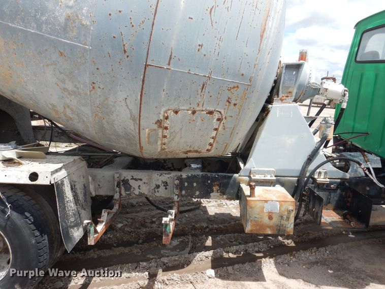 image for item DL0293 1993 Ford LT8000  ready mix truck