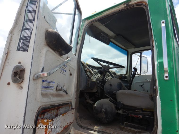 image for item DL0293 1993 Ford LT8000  ready mix truck