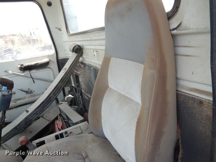 image for item DL0293 1993 Ford LT8000  ready mix truck