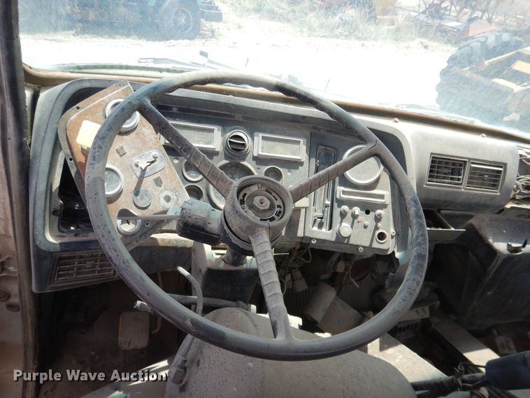 image for item DL0293 1993 Ford LT8000  ready mix truck